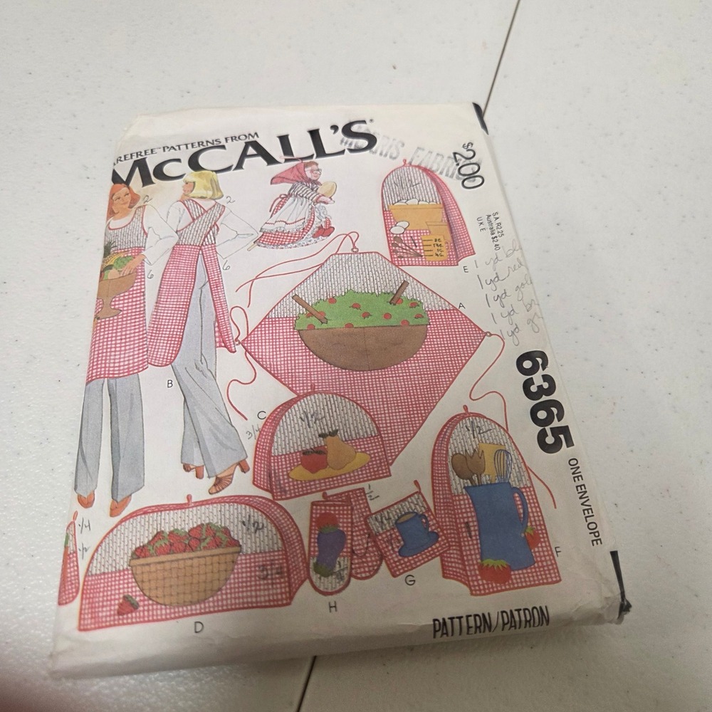 Vintage 1978 McCalls 6365 Kitchen Accessories Sewing Pattern Apron Gingham 70s